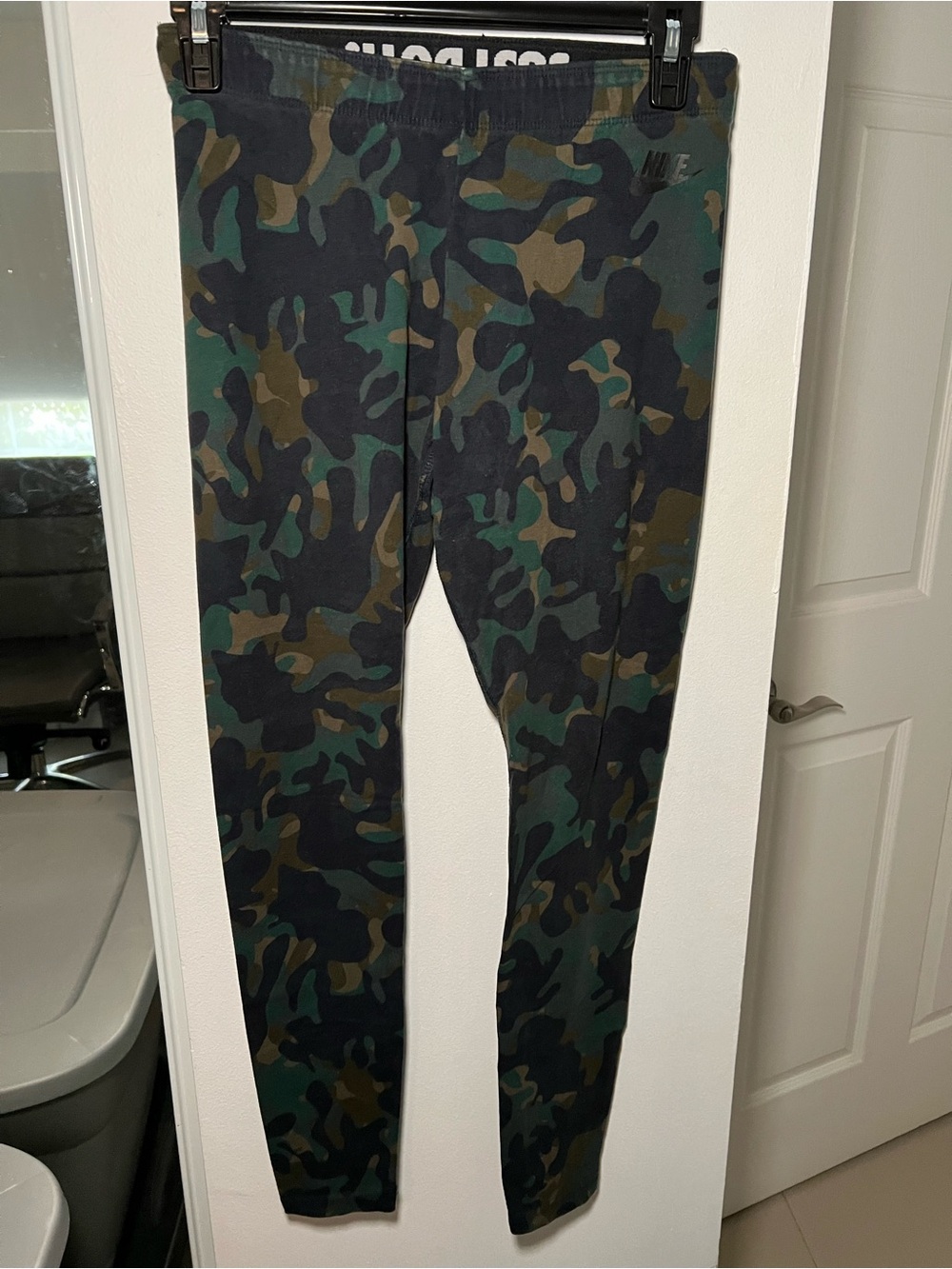 Nike Women's Camo Leggings in Black, Green & Brown Size Small Cotton